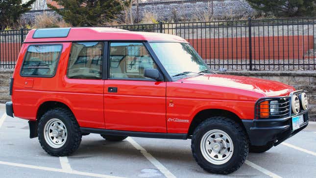 Image for article titled This Two-Door Turbodiesel Land Rover Discovery Will Make Your Knees Weak