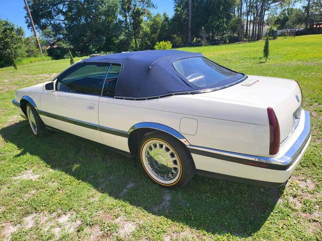 Bild zum Artikel mit dem Titel „Würden Sie für 8.600 US-Dollar in diesem Cadillac Eldorado von 1994 oben ohne gehen?“