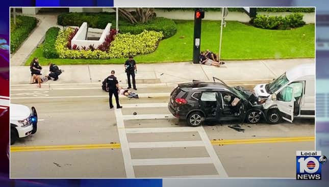 Image for article titled Naked Florida Couple Crashes into FedEx Truck While Doing Things We Can&#39;t Explicitly Describe in a Headline