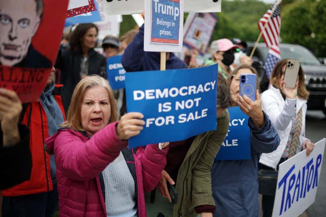 Image for article titled Trump memecoin investors enjoy a $148 million dinner with the president — and with protests
