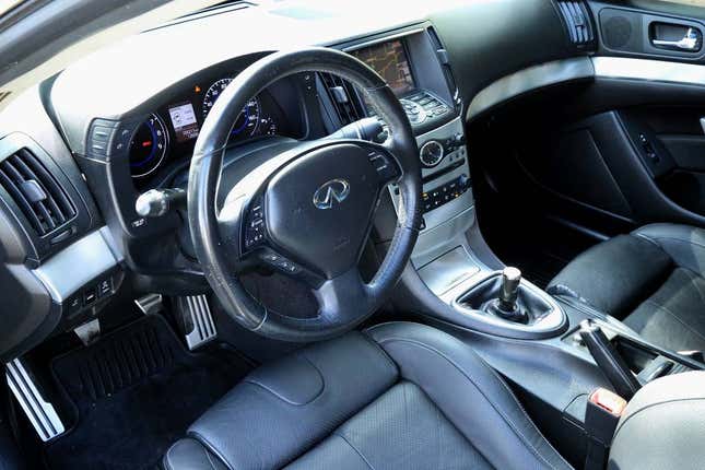 Image for article titled At $17,998, Will This 2015 Infiniti Q60S Cruise To Victory?