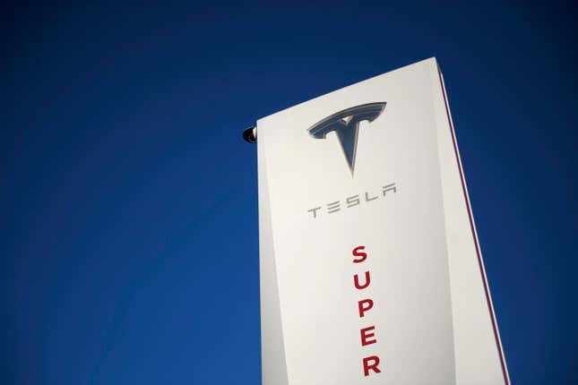 Image for article titled Tesla Plans To Build World&#39;s Largest Supercharger Station At A Random Central California Inn