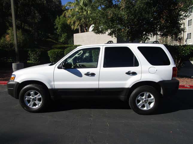 Image for article titled At $7,900, Would You Let This 2005 Ford Escape XLT Slip on By?