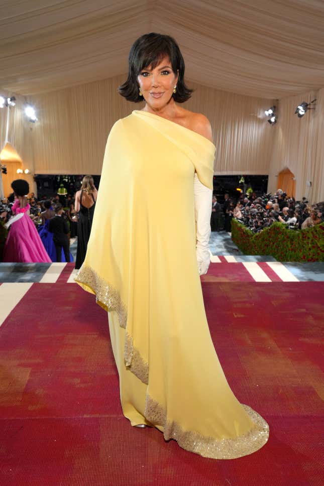 Image for article titled The Kardashians Did the Met Gala and Only Kim Nailed It