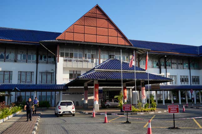 A police officer walks outside the Sultanah Maliha Hospital, where Norway&#39;s King Harald believed has been admitted with an infection, on the Malaysian resort island of Langkawi, Malaysia, Thursday, Feb. 29, 2024. Malaysian national news agency Bernama cited unidentified sources as confirming that Europe&#39;s oldest monarch was warded at the hospital&#39;s Royal Suite. (AP Photo/Vincent Thian)