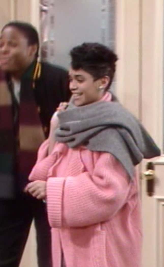 Image de l'article intitulé Le style vestimentaire emblématique de Denise Huxtable, du Cosby Show, est toujours aussi séduisant