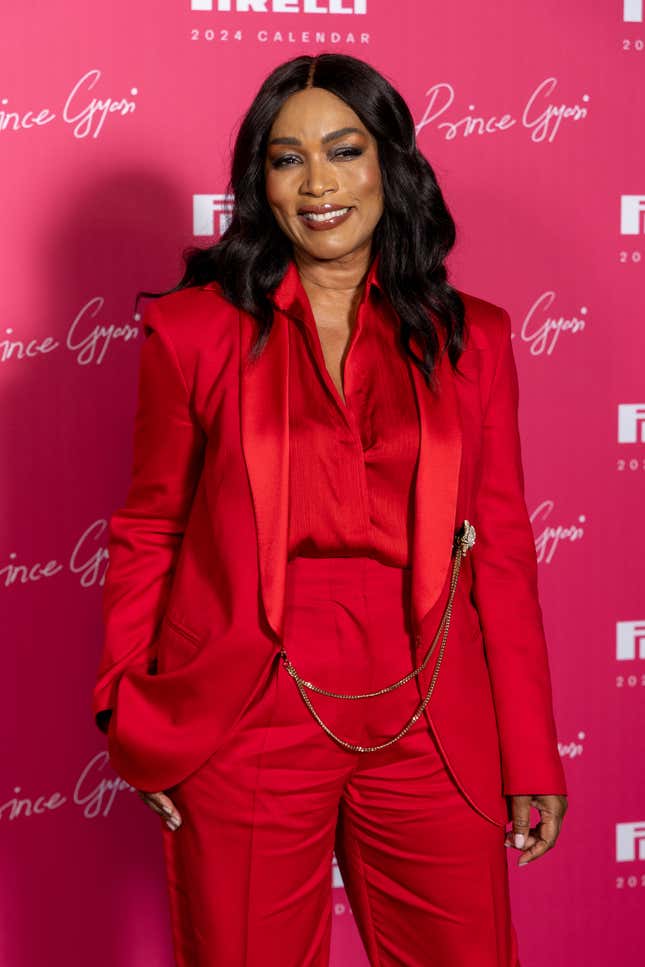 Image for article titled Oscar-Winning Style: Angela Bassett’s Best Red Carpet Looks