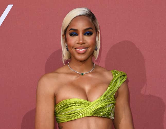 Image for article titled Kelly Rowland Claps back at Cannes Disrespect, Beautiful Supermodel Anok Yai Was Dissed By Who!? Justin Bieber and Diddy Friendship Explained and More