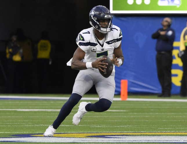Nov 19, 2023; Inglewood, California, USA; Seattle Seahawks quarterback Geno Smith (7) controls the ball in the third quarter against the Los Angeles Rams at SoFi Stadium.