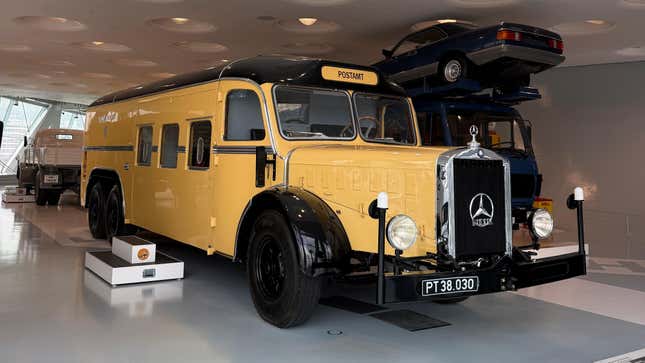 Front 3/4 view of a yellow 1938 Mercedes-Benz O 10000 bus