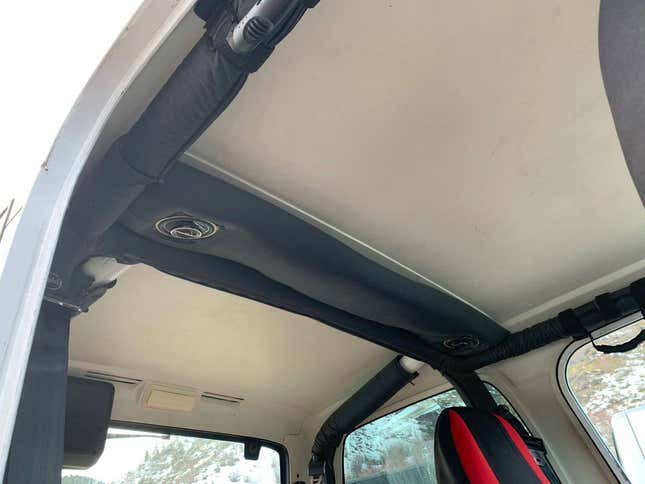 Image for article titled At $6,750, Will This 1993 Jeep Wrangler Renegade Wrangle Up a New Owner?