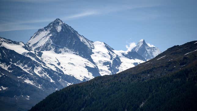 A photo of the Swiss Alps covered in snow 