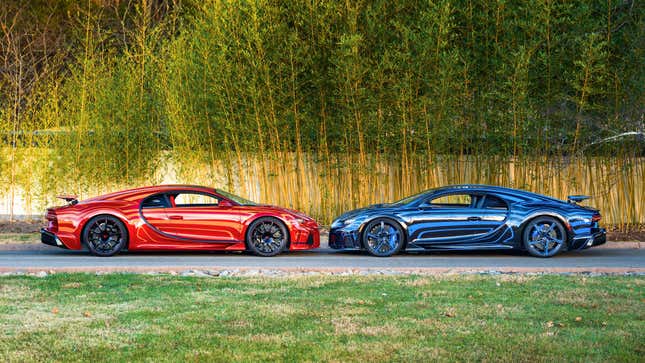 Seitenansicht zweier Bugatti Chiron Super Sports