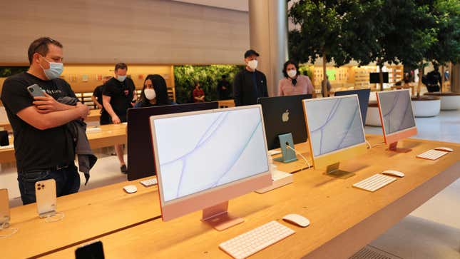 People look at the recently released iMac color computers at the 5th Avenue Apple store on May 21, 2021 in New York City. 