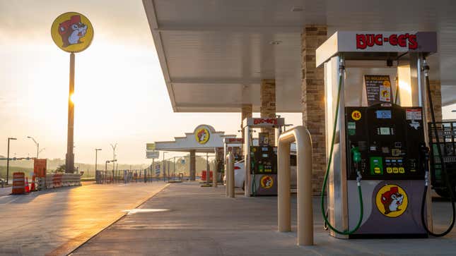 Stations-service au Buc-ee’s le 12 juin 2024 à Luling, Texas. 