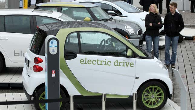 An electric vehicle requires six times more minerals than a traditional, fossil-powered car, the report says.