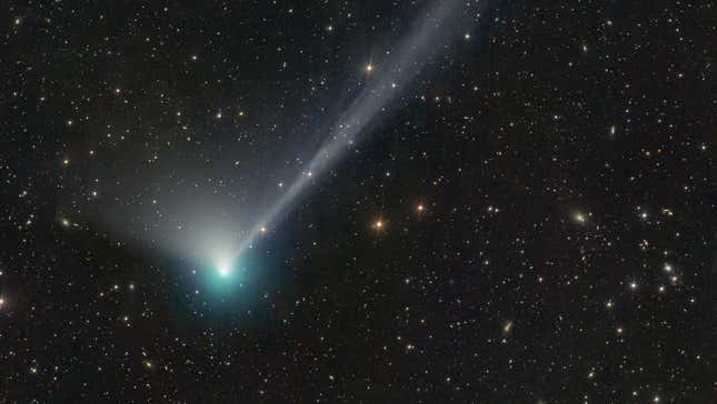The green comet E3 streaks through space
