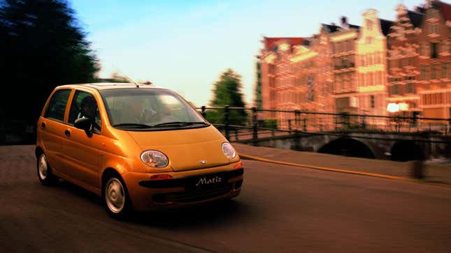 General Motors press image of a yellow Daewoo Matiz rounding a corner, viewed from the front quarter.