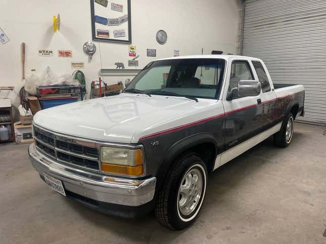 Image for article titled At $8,500, Will This 1994 Dodge Dakota SLT 5.2 Prove A Magnum Opus?