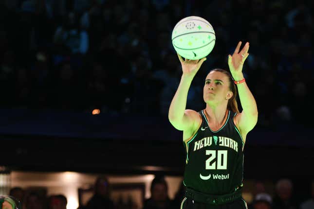 INDIANAPOLIS, INDIANA - FEBRUARY 17: Sabrina Ionescu #20 of the New York Liberty participates in a 3-point challenge against Stephen Curry #30 of the Golden State Warriors during the State Farm All-Star Saturday Night at Lucas Oil Stadium on February 17, 2024 in Indianapolis, Indiana. NOTE TO USER: User expressly acknowledges and agrees that, by downloading and or using this photograph, User is consenting to the terms and conditions of the Getty Images License Agreement. (Photo by Stacy Revere/Getty Images)
