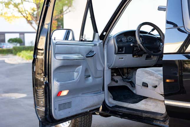 Image for article titled At $17,000, Is This 1994 Ford Bronco XLT A Bucking Good Deal?