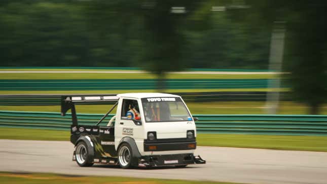 Image for article titled This Racing Kei Truck May Be Ugly And Uncomfortable, But At Least It&#39;s Slow