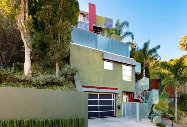 Imagen para el artículo titulado Dentro de la antigua mansión de Chris Brown en Los Ángeles, ¡ahora a la venta!