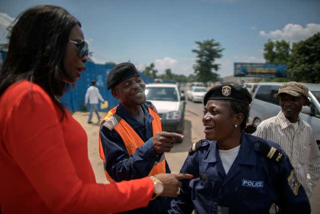 Thérèse Kirongozi interacts with local police.