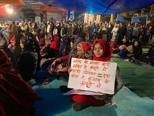Despite Coronavirus Crisis & Calls To Shut Sit-In, Shaheen Bagh Protests  Continue With Prayers