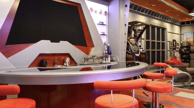 Image for article titled Would You Live in the $24.99 Million Trekkie Nightmare Palace?