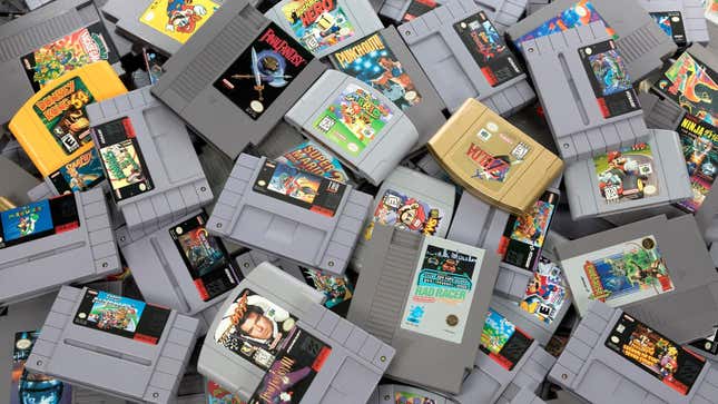 A bunch of Nintendo cartridges sit in a pile. 