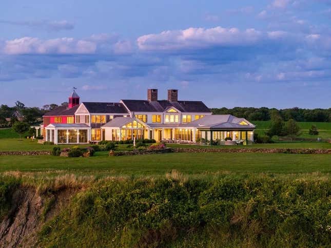 Bild für Artikel mit dem Titel Die fantastischsten Immobilienangebote dieser Woche: Ein Landgut in Palm Beach, eine Villa an einer Klippe in Maine und eine luxuriöse Farm in Rhode Island