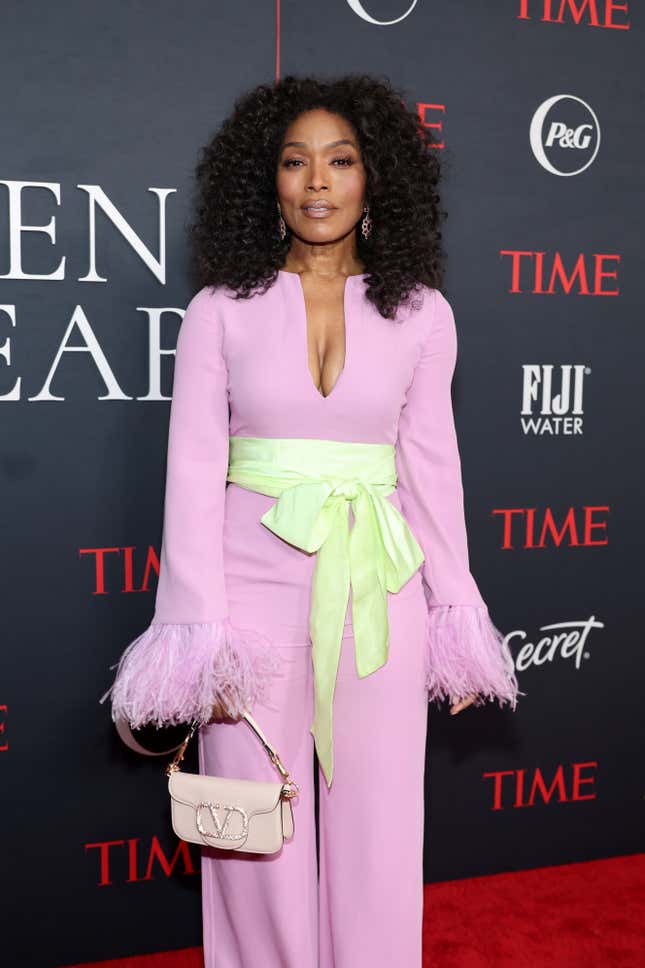 Image for article titled Oscar-Winning Style: Angela Bassett’s Best Red Carpet Looks