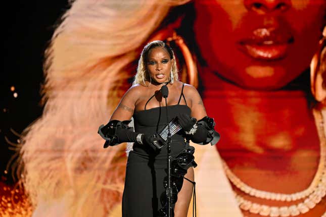 ATLANTA, GEORGIA - JANUARY 20: Mary J. Blige speaks onstage during The 6th Annual URBAN ONE HONORS: Best In Black presented by TV at Coca Cola Roxy on January 20, 2024 in Atlanta, Georgia. 