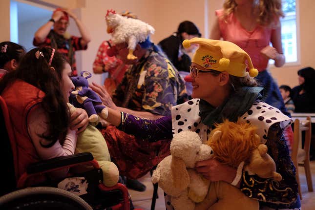 Image for article titled Photos: The real-life Patch Adams proves laughter is the best medicine in Armenia