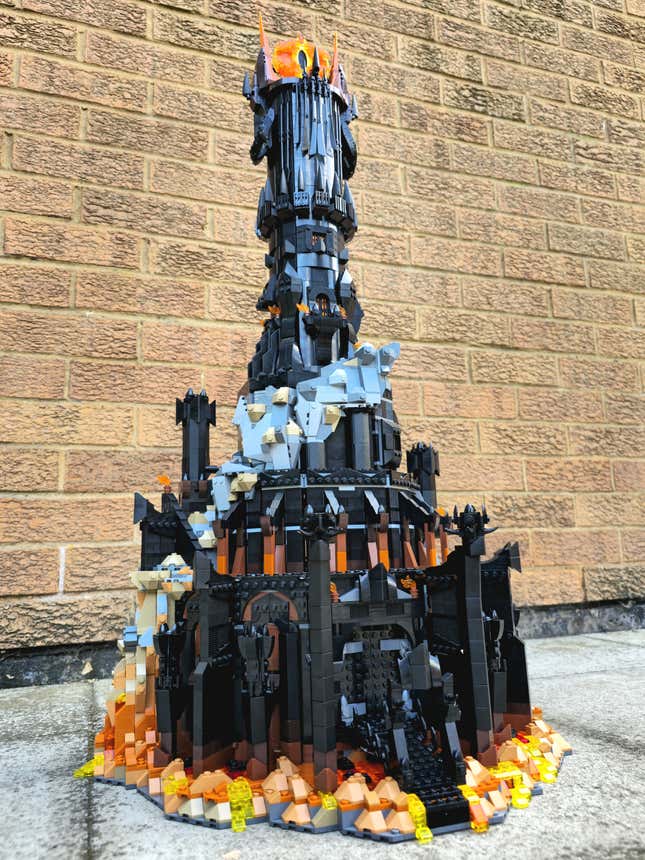 Image for article titled Lego's Lord of the Rings Barad-Dûr Set Is Just About Worthy of a Dark Lord