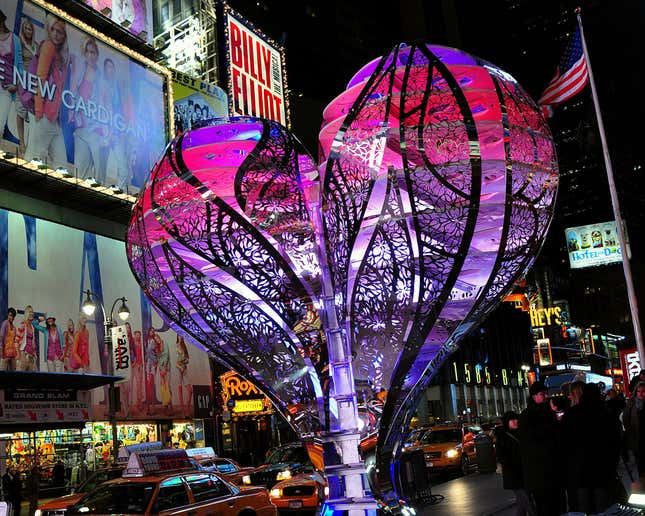 Image for article titled This giant, pulsating heart is a Valentine to New York City