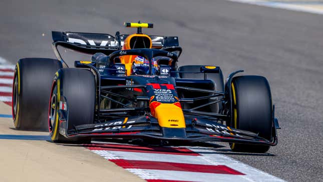 A photo of the RB20 Red Bull F1 car testing in Bahrain. 
