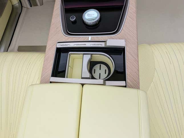 Image for article titled Cadillac Sollei Concept Is A Manilla Cream Luxury EV Dream