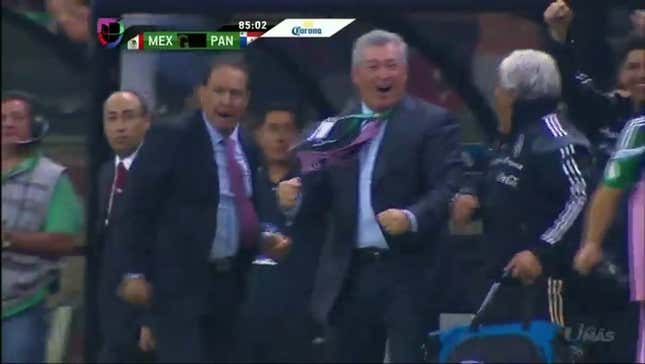 Mexico Keeps World Cup Dreams Alive With Spectacular Bicycle Kick
