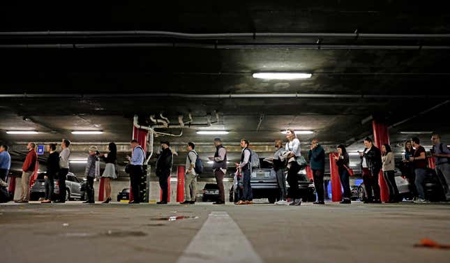 Image for article titled Photos: Americans line up to vote in the 2018 midterms