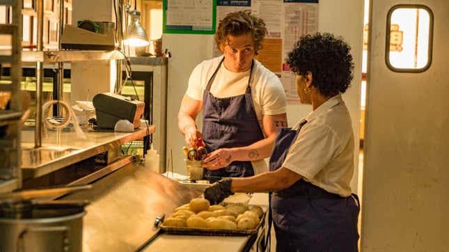 Jeremy Allen White and Liza Colón-Zayas in The Bear