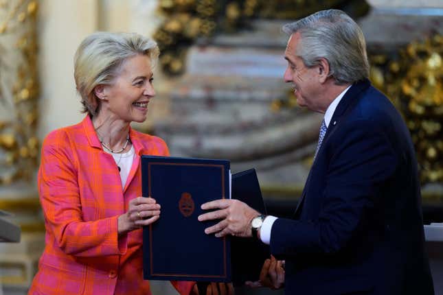 FILE - European Commission President Ursula von der Leyen, left, and Argentina&#39;s President Alberto Fernandez, exchange folders during a meeting at the government house in Buenos Aires, Argentina, Tuesday, June 13, 2023. Argentina’s outgoing government said Monday, Dec. 4, that it won&#39;t support the signing of a long-delayed trade deal between the European Union and the South American bloc Mercosur during a summit this week in Brazil even though the incoming Argentine government has expressed support for the deal. (AP Photo/Natacha Pisarenko, File)