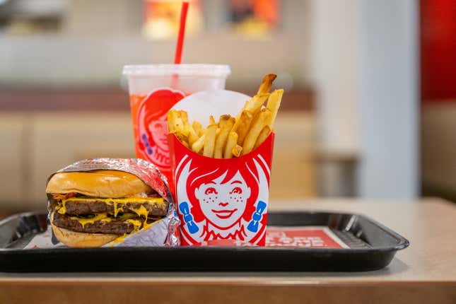 Un repas Wendy’s dans un dîner à Austin, Texas. 