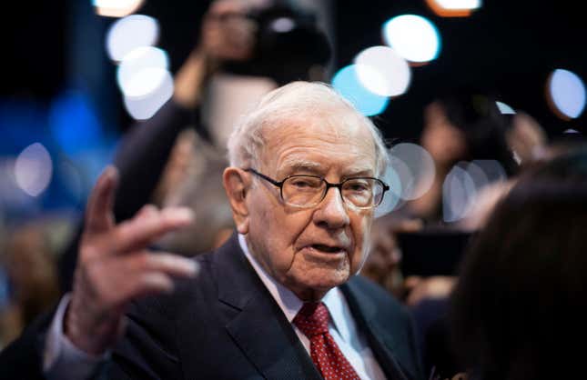 Image de l'article intitulé Warren Buffett pense que la pizza a plus de valeur que les iPhones à l’heure actuelle