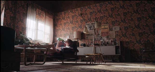 Image for article titled The Queen's Gambit Has Me Reconsidering Wallpaper