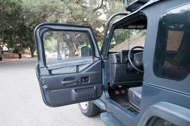 Image for article titled At $8,000, Could This 2001 Jeep Wrangler TJ Wrangle Up A Buyer?