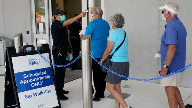 Image for article titled Florida Commissioner Planned Covid-19 Vaccine Drive For Only the County's Wealthiest Residents