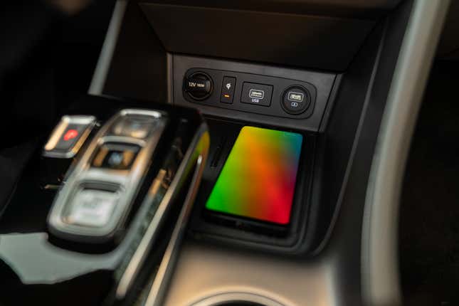 Image for article titled Here Are All The Modern Car Features You Can&#39;t Live Without