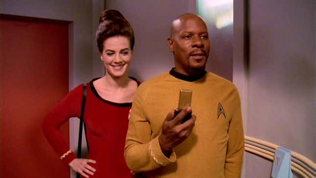 Avery Brooks and Terry Farrell become cosplayers.